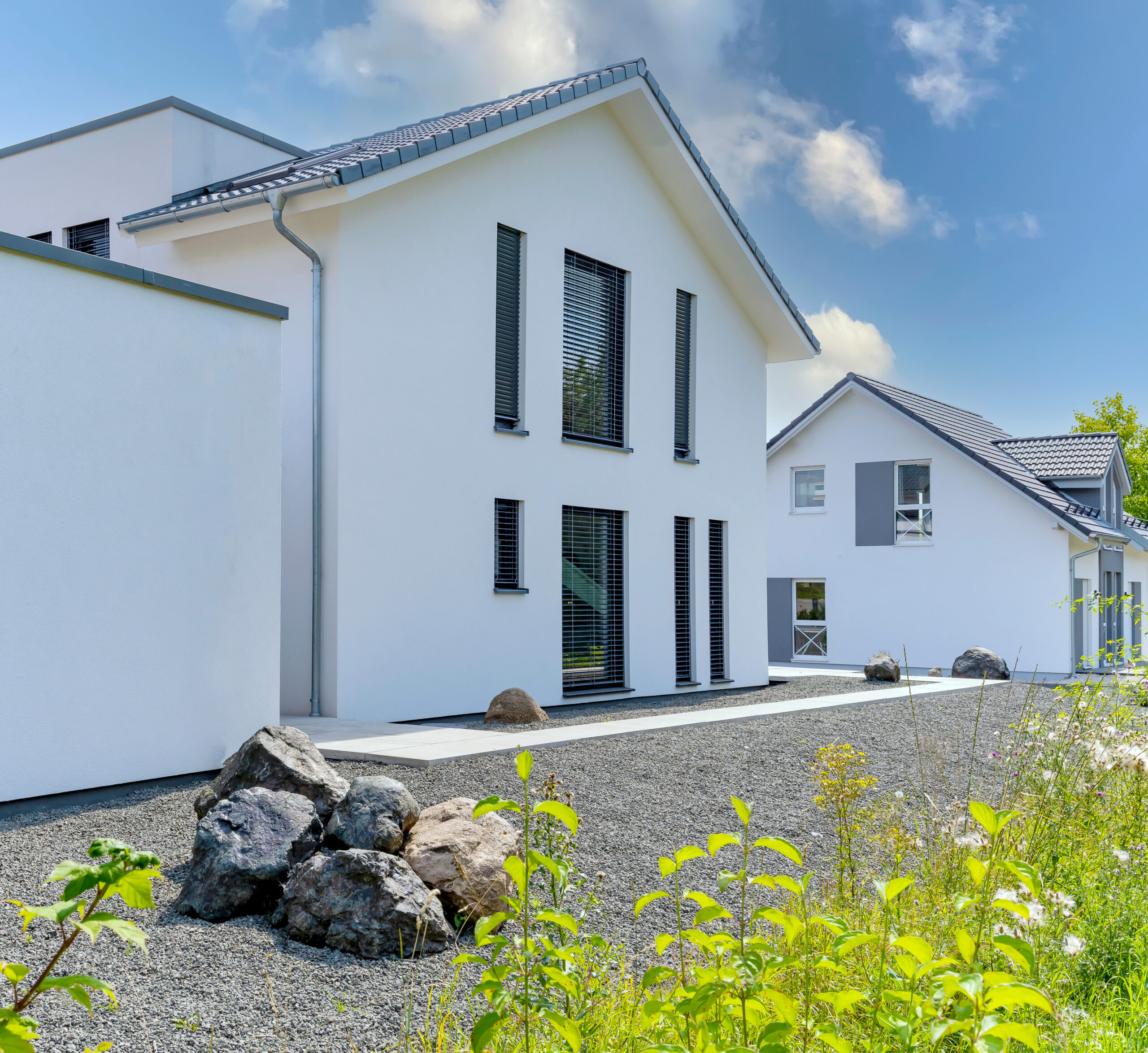 Modernes Einfamilienhaus in Wohnsiedlung